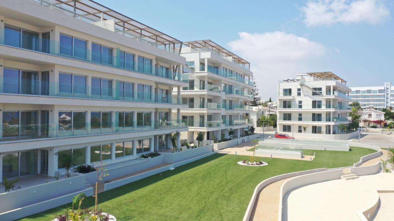 Emerald Suites โปรทาราส ภายนอก รูปภาพ