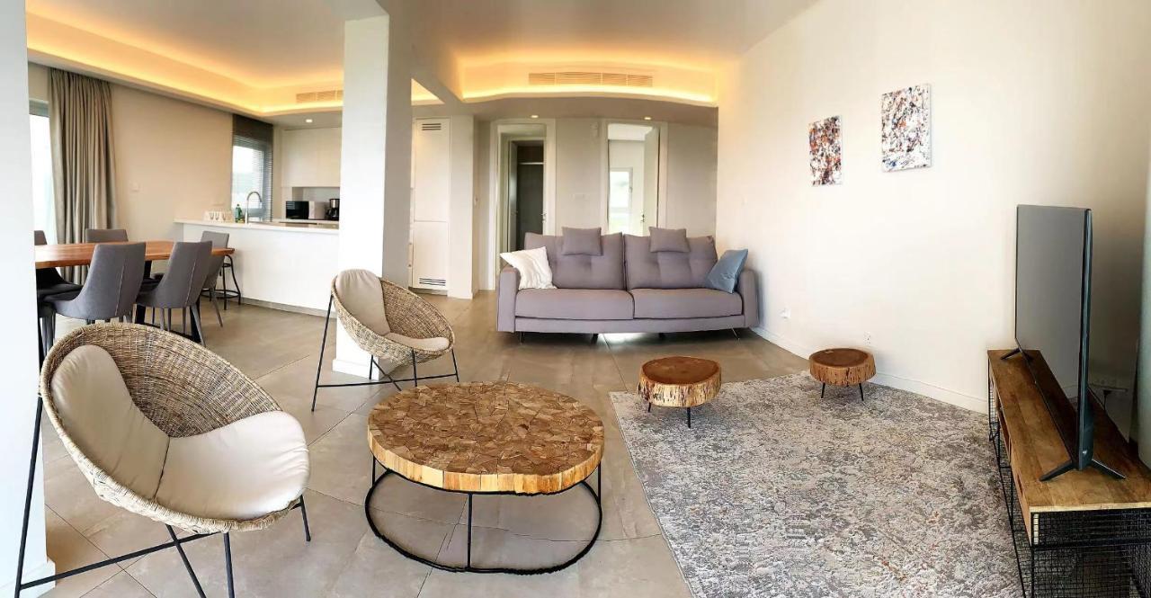 Emerald Suites โปรทาราส ภายนอก รูปภาพ