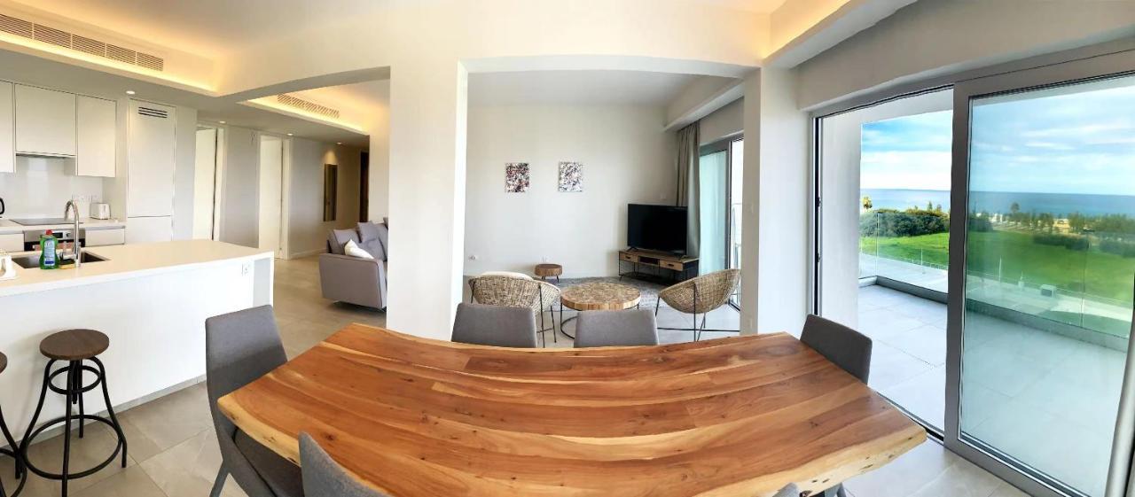 Emerald Suites โปรทาราส ภายนอก รูปภาพ