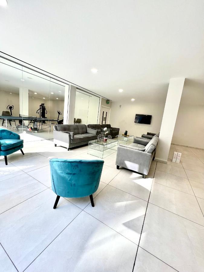 Emerald Suites โปรทาราส ภายนอก รูปภาพ