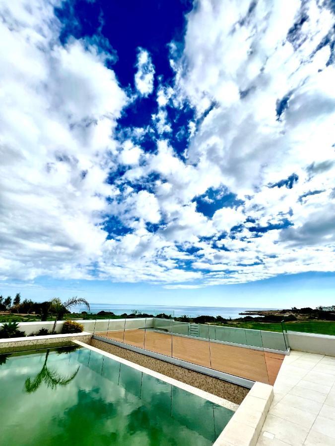 Emerald Suites โปรทาราส ภายนอก รูปภาพ