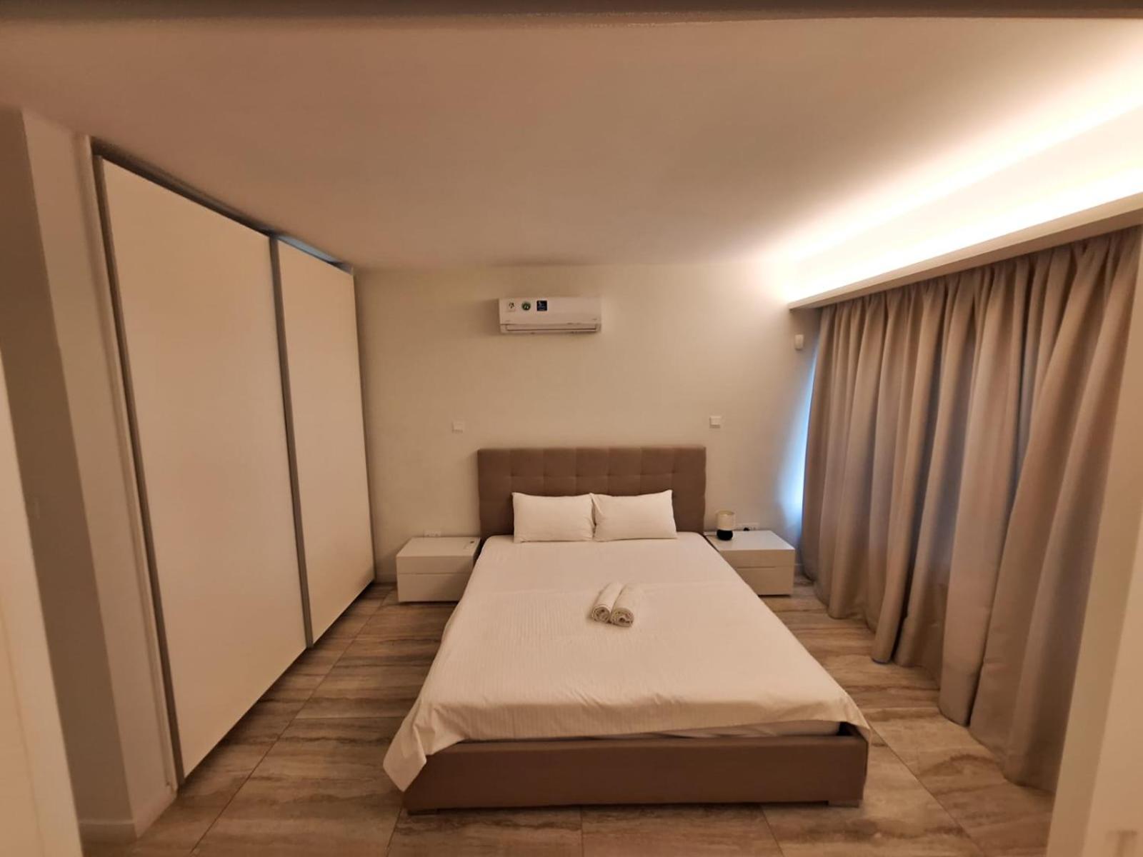 Emerald Suites โปรทาราส ภายนอก รูปภาพ