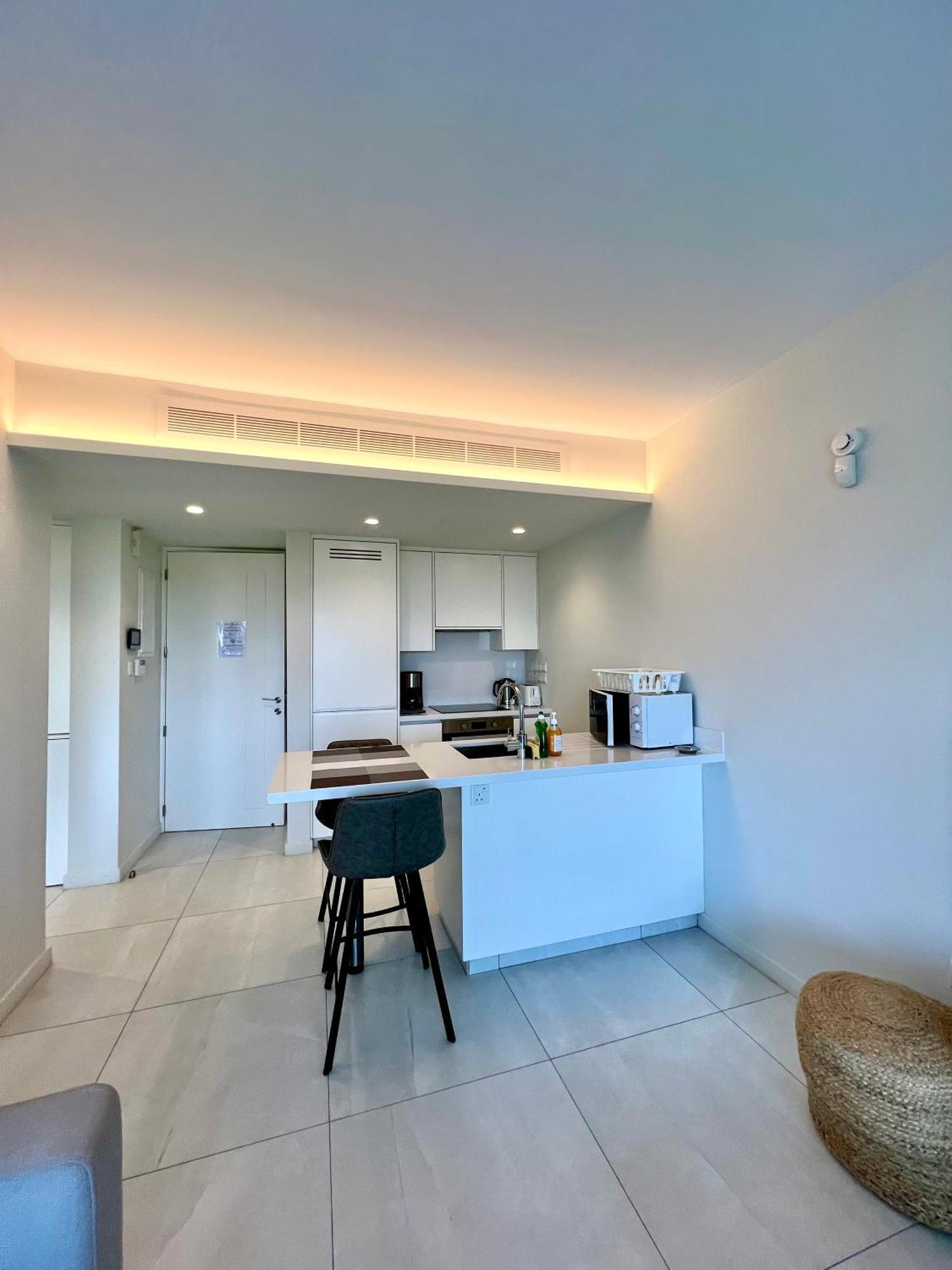 Emerald Suites โปรทาราส ภายนอก รูปภาพ