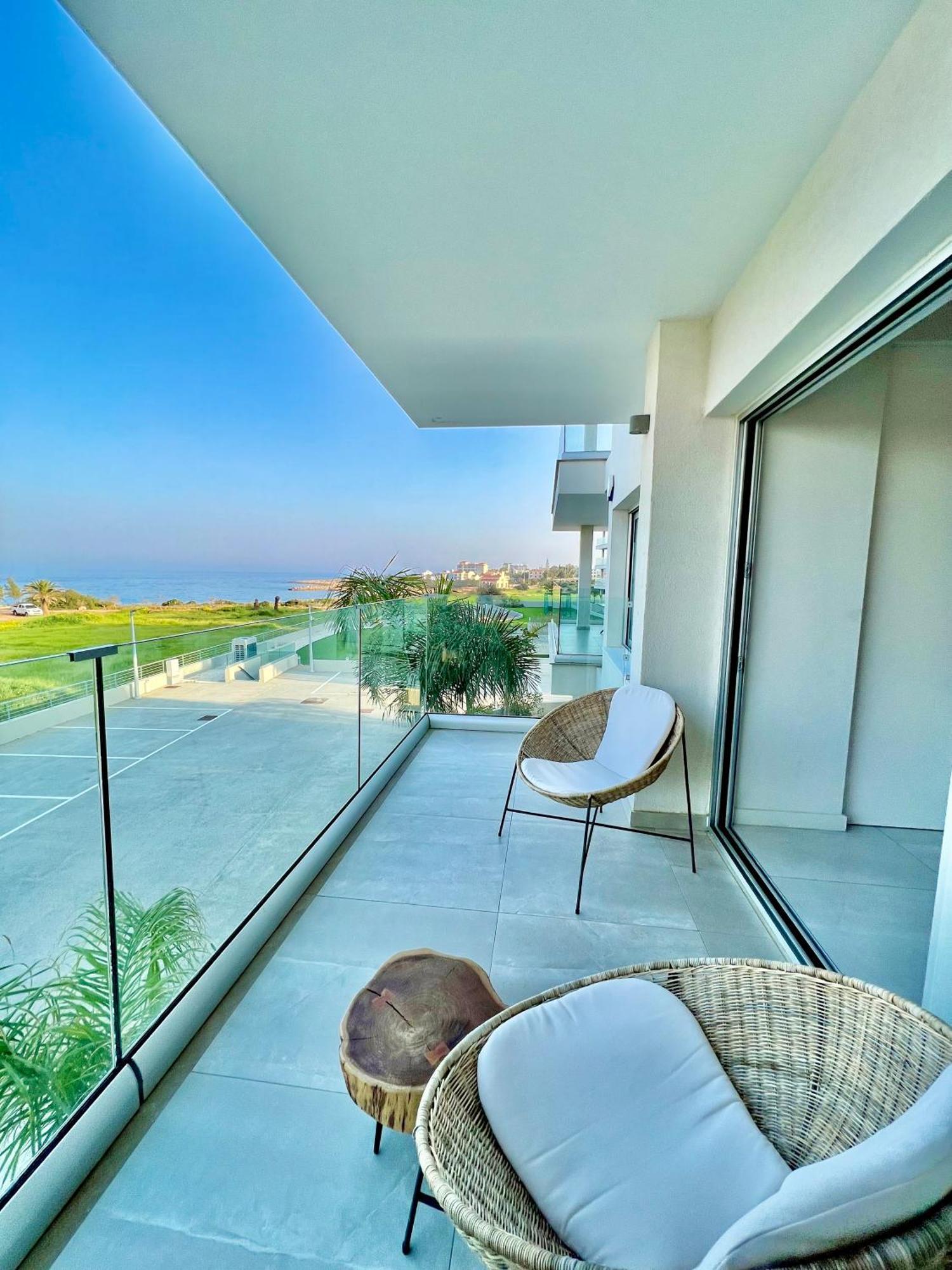 Emerald Suites โปรทาราส ภายนอก รูปภาพ