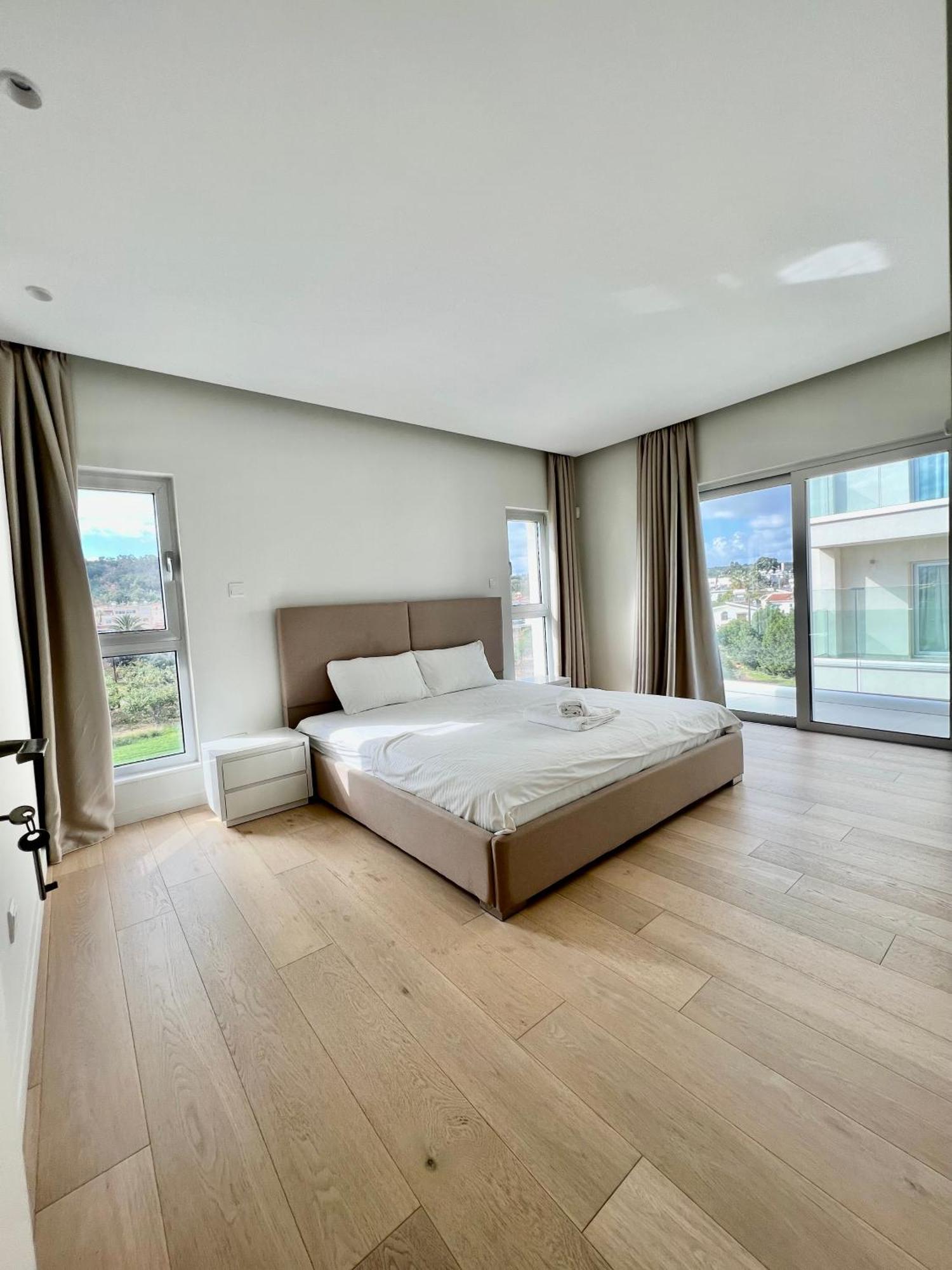 Emerald Suites โปรทาราส ห้อง รูปภาพ