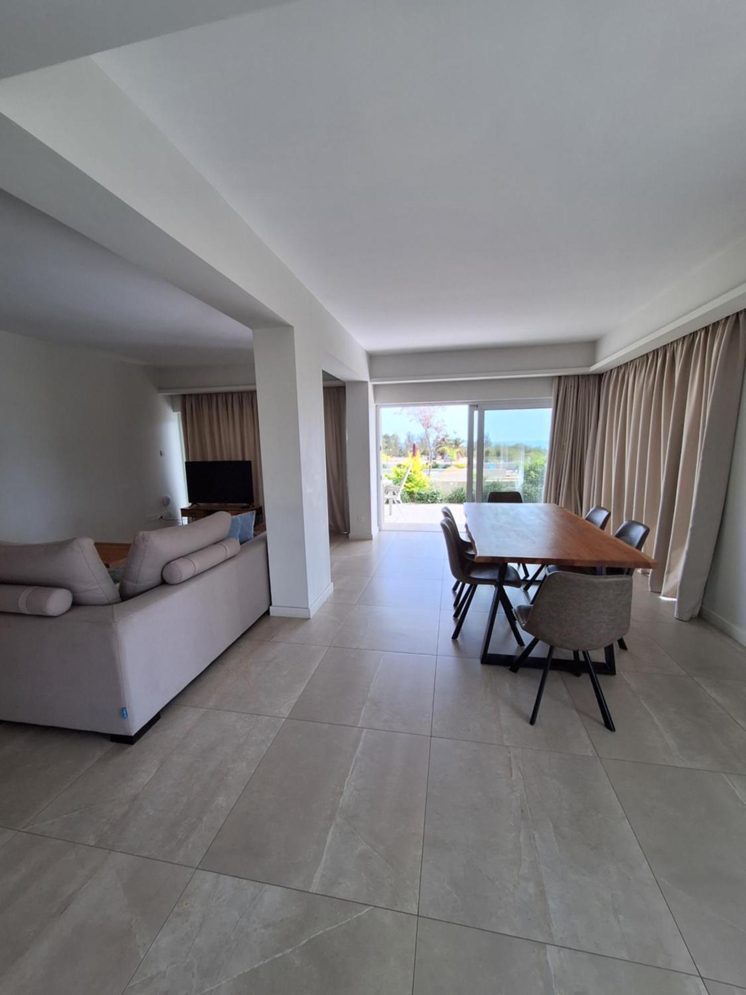 Emerald Suites โปรทาราส ภายนอก รูปภาพ