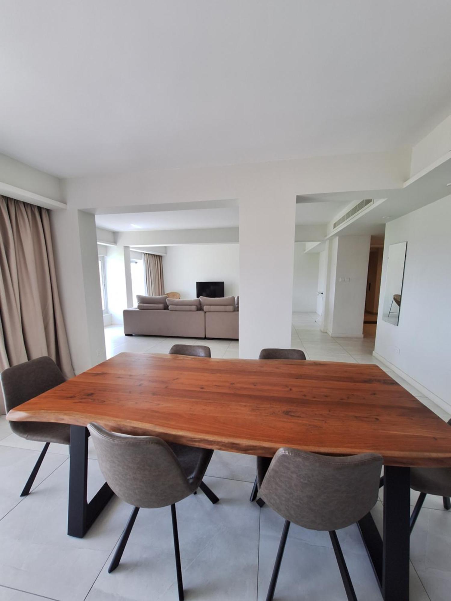 Emerald Suites โปรทาราส ภายนอก รูปภาพ