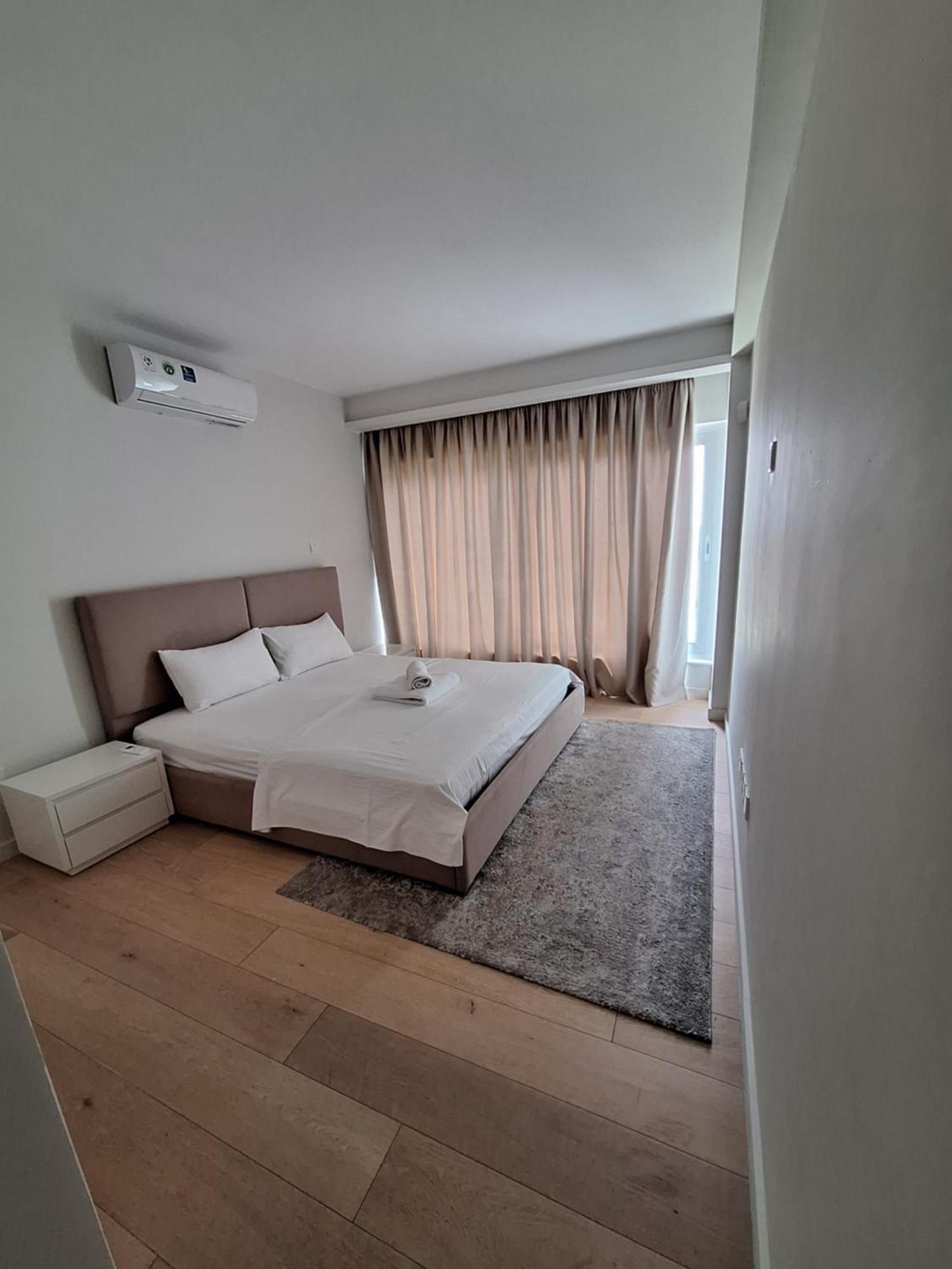 Emerald Suites โปรทาราส ภายนอก รูปภาพ